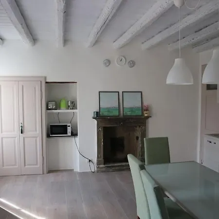 Traditional Piazza Home/balcony/ Private Garden * Cernobbio
